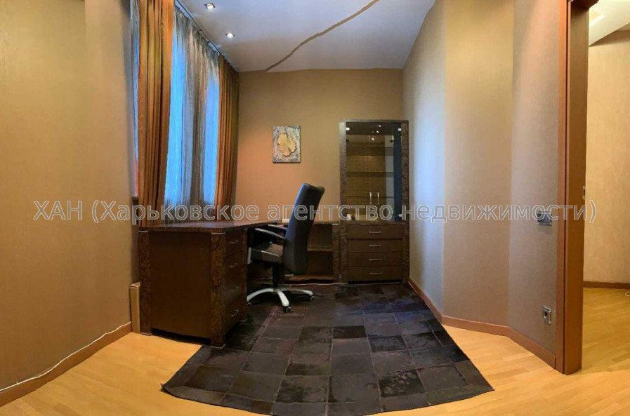 Продам квартиру, Отакара Яроша пер. , 4  ком., 190 м², евроремонт 