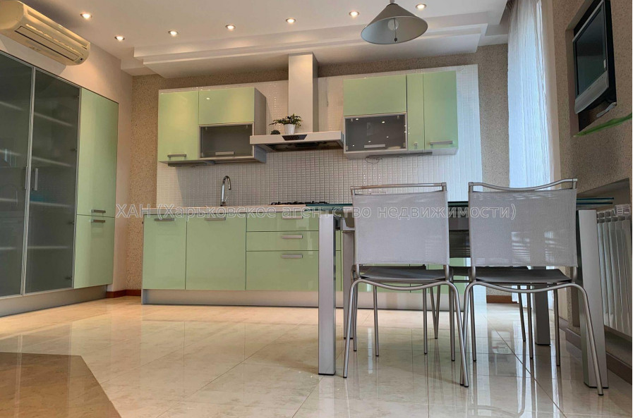 Продам квартиру, Отакара Яроша пер. , 4  ком., 190 м², евроремонт 