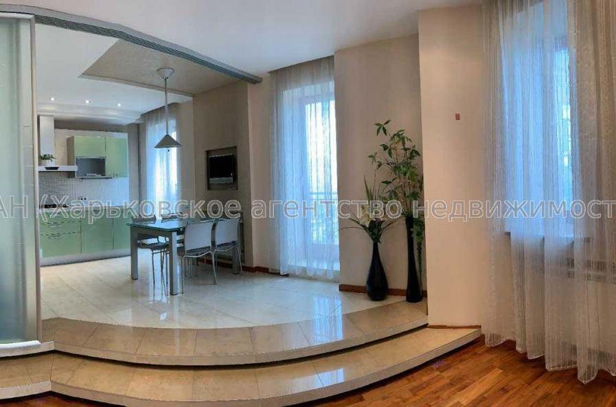 Продам квартиру, Отакара Яроша пер. , 4  ком., 190 м², евроремонт 