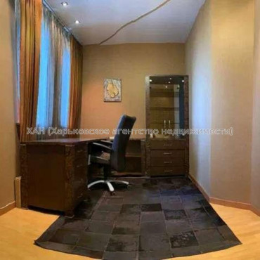 Продам квартиру, Отакара Яроша пер. , 4  ком., 190 м², евроремонт 