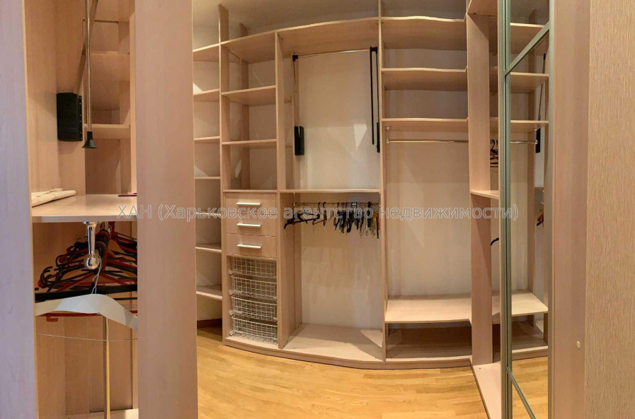 Продам квартиру, Отакара Яроша пер. , 4  ком., 190 м², евроремонт 