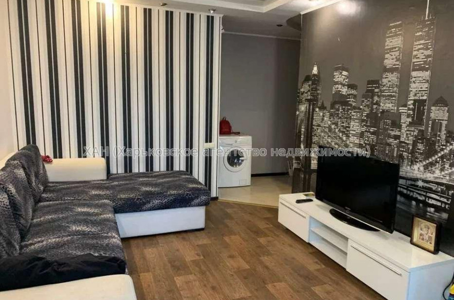Продам квартиру, Тракторостроителей просп. , 1 кім., 37 м², капитальный ремонт 