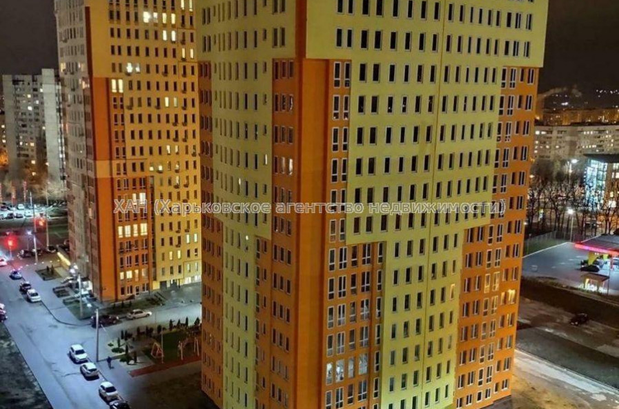 Продам квартиру, Гвардейцев Широнинцев ул. , 3 кім., 91 м², без ремонта 