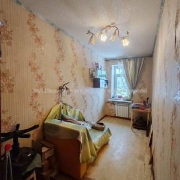 Продам квартиру, Навчальная ул. , 4 кім., 94 м², косметический ремонт 