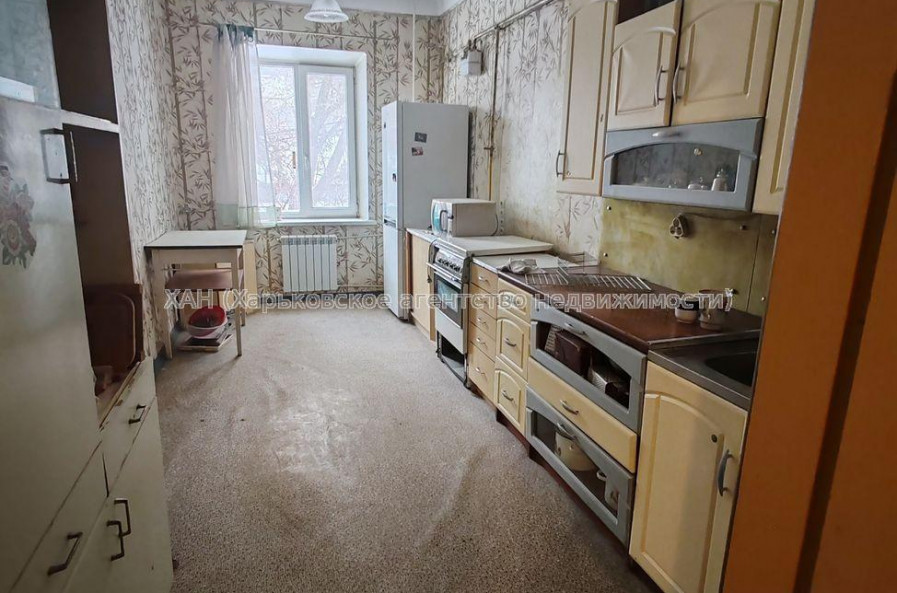 Продам квартиру, Навчальная ул. , 4 кім., 94 м², косметический ремонт 