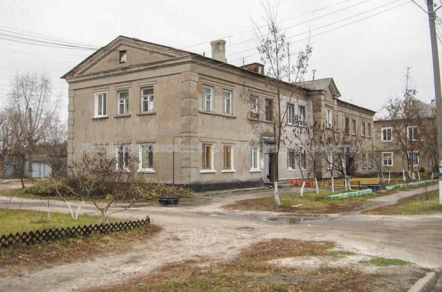 Продам квартиру, Навчальная ул. , 4 кім., 94 м², косметический ремонт 