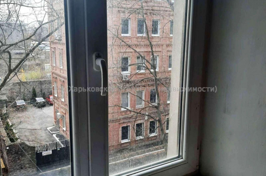 Продам квартиру, Костомаровская ул. , 3  ком., 77 м², без ремонта 