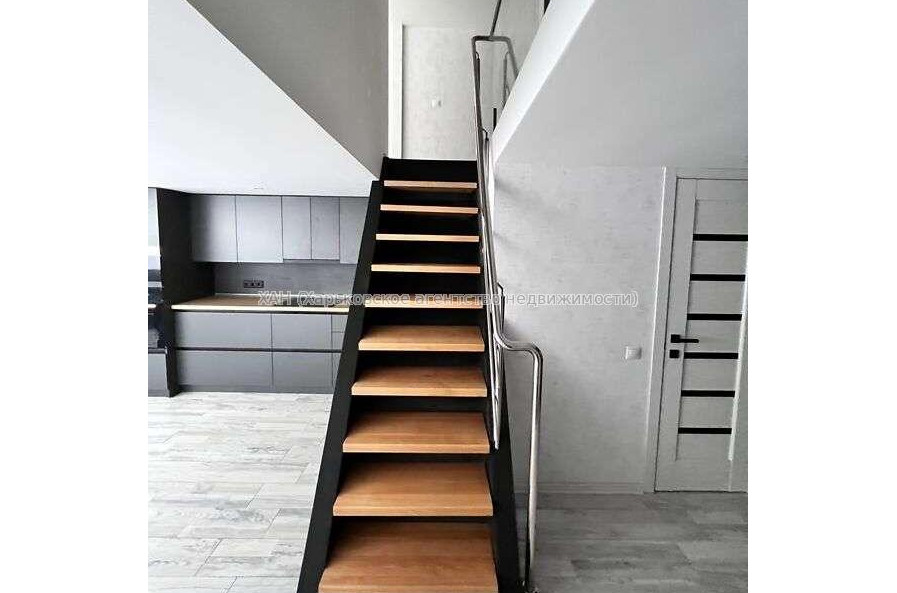 Продам квартиру, Ковалевская ул. , 3 кім., 65 м², евроремонт 