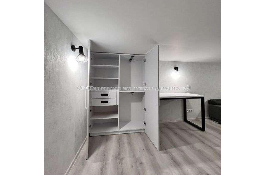 Продам квартиру, Ковалевская ул. , 3 кім., 65 м², евроремонт 