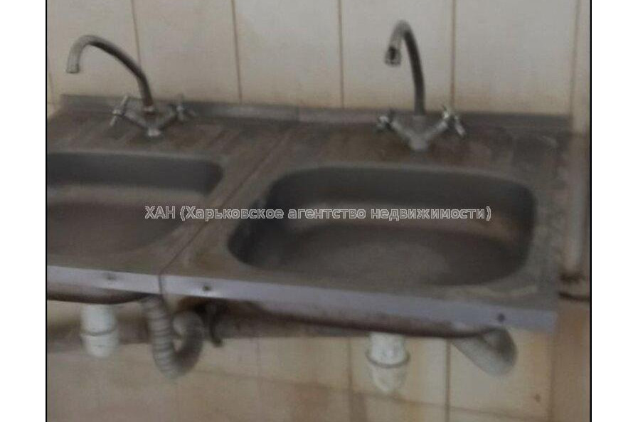 Продам квартиру, Библика ул. , 1 кім., 11 м², советский ремонт 