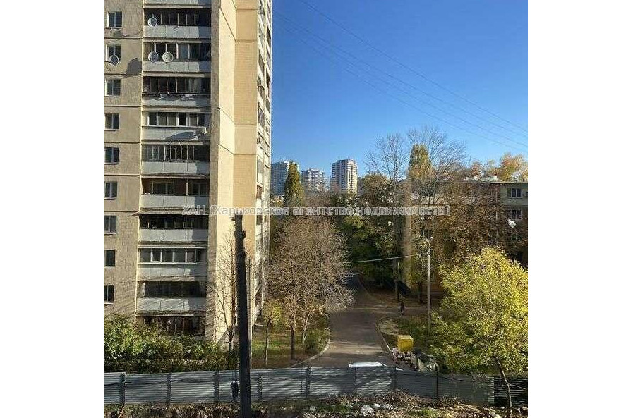 Продам квартиру, Шекспира пер. , 3  ком., 104 м², без внутренних работ 