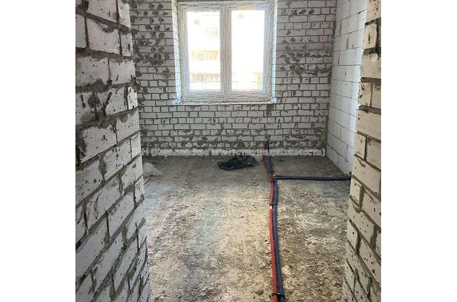 Продам квартиру, Шекспира пер. , 3  ком., 104 м², без внутренних работ 