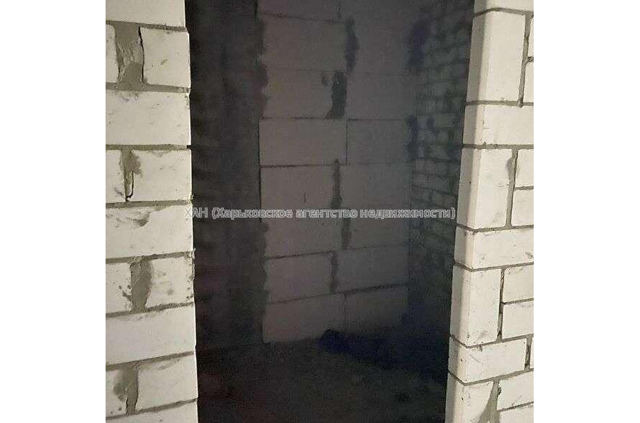 Продам квартиру, Шекспира пер. , 3  ком., 104 м², без внутренних работ 