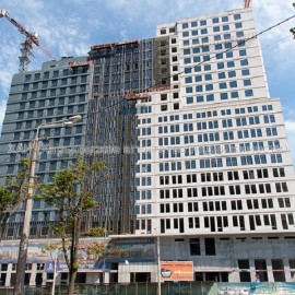 Продам квартиру, Героев Харькова просп. , 3  ком., 81 м², без внутренних работ