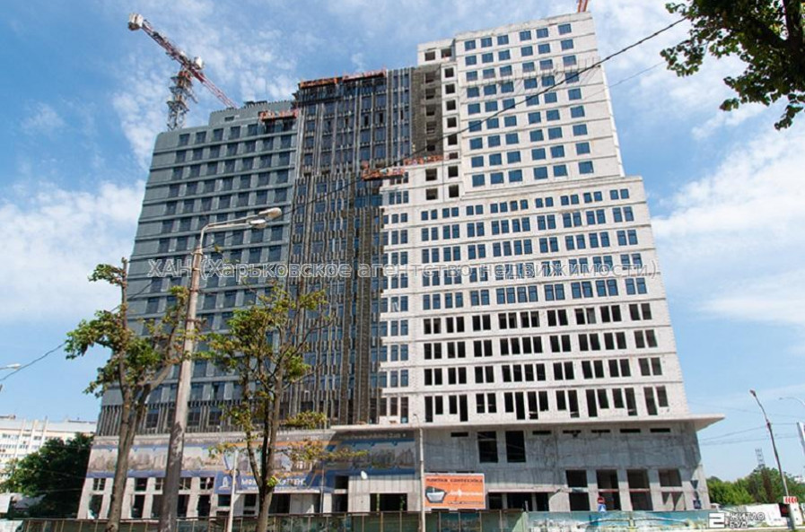 Продам квартиру, Героев Харькова просп. , 3  ком., 81 м², без внутренних работ 