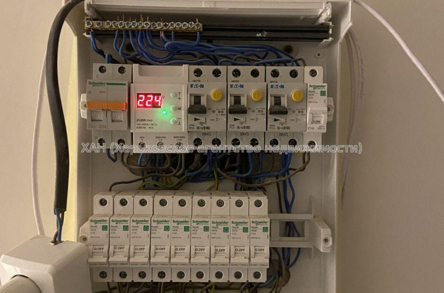 Продам квартиру, Бучмы ул. , 2 кім., 43 м², капитальный ремонт 