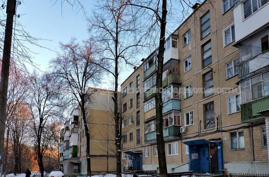 Продам квартиру, Владислава Зубенко ул. , 3 кім., 62 м², без ремонта 