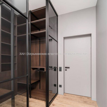 Продам квартиру, Молочная ул. , 3 кім., 82 м², авторский дизайн 