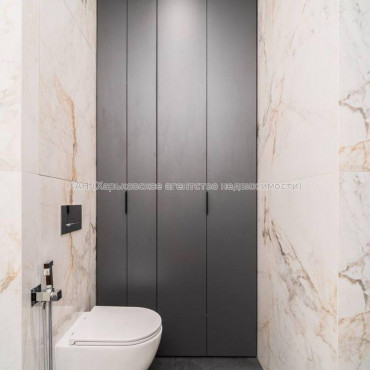 Продам квартиру, Молочная ул. , 3 кім., 82 м², авторский дизайн 