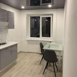 Продам квартиру, Новгородская ул. , 1 кім., 39 м², капитальный ремонт