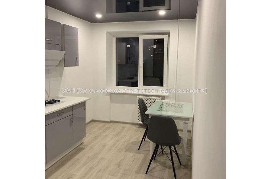 Продам квартиру, Новгородская ул. , 1 кім., 39 м², капитальный ремонт 