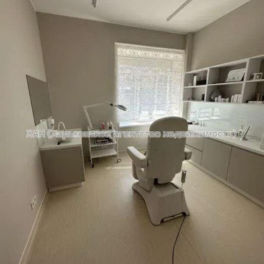 Продам нежитлову нерухомість, объект сервиса , 115 м², капитальный ремонт 