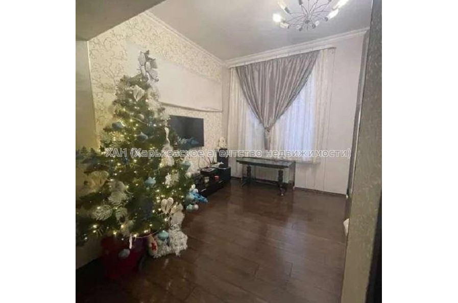 Продам квартиру, Защитников Украины пл. , 3  ком., 64 м², капитальный ремонт 