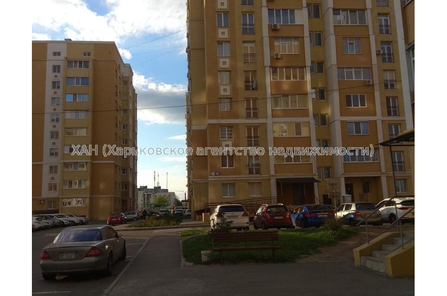 Продам квартиру, Драгоманова ул. , 1 кім., 41 м², без ремонта 