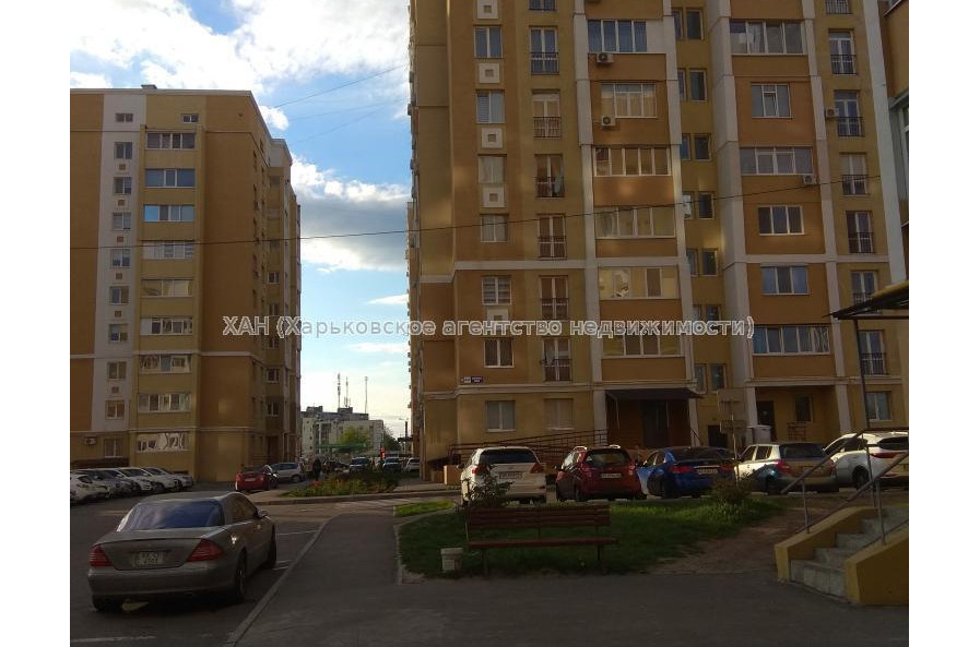 Продам квартиру, Драгоманова ул. , 1 кім., 41 м², без ремонта 