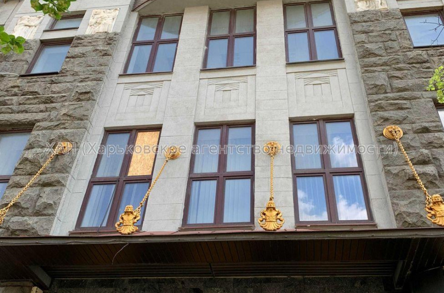 Продам квартиру, Павловская площ. , 3  ком., 130 м², косметический ремонт 