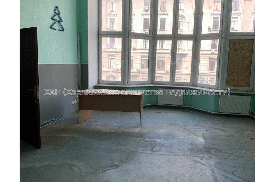 Продам квартиру, Павловская площ. , 3  ком., 130 м², косметический ремонт 