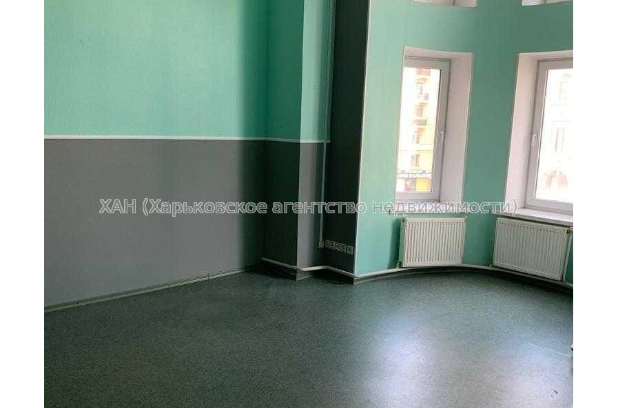 Продам квартиру, Павловская площ. , 3  ком., 130 м², косметический ремонт 