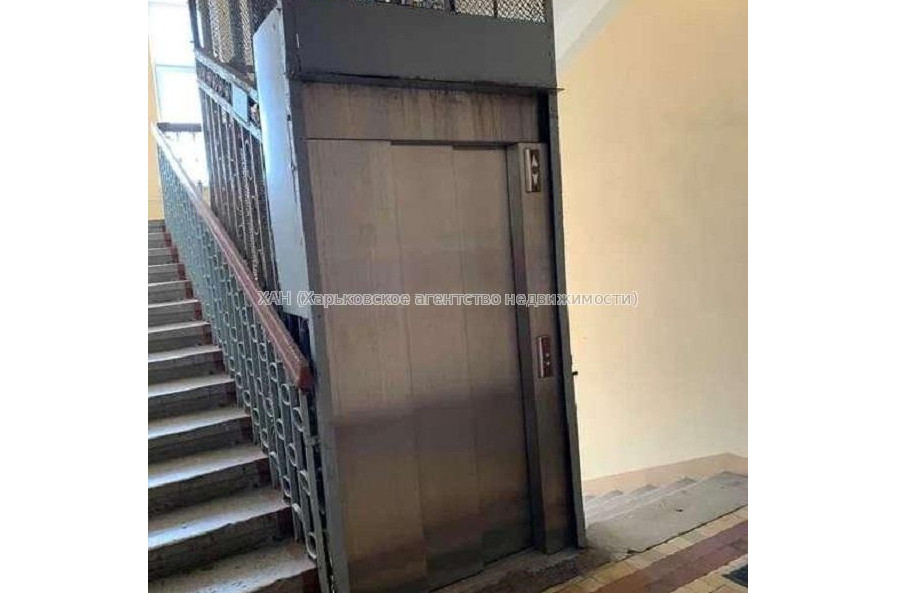 Продам нежилую недвижимость, офисное помещение , 3  ком., 135 м², косметический ремонт 