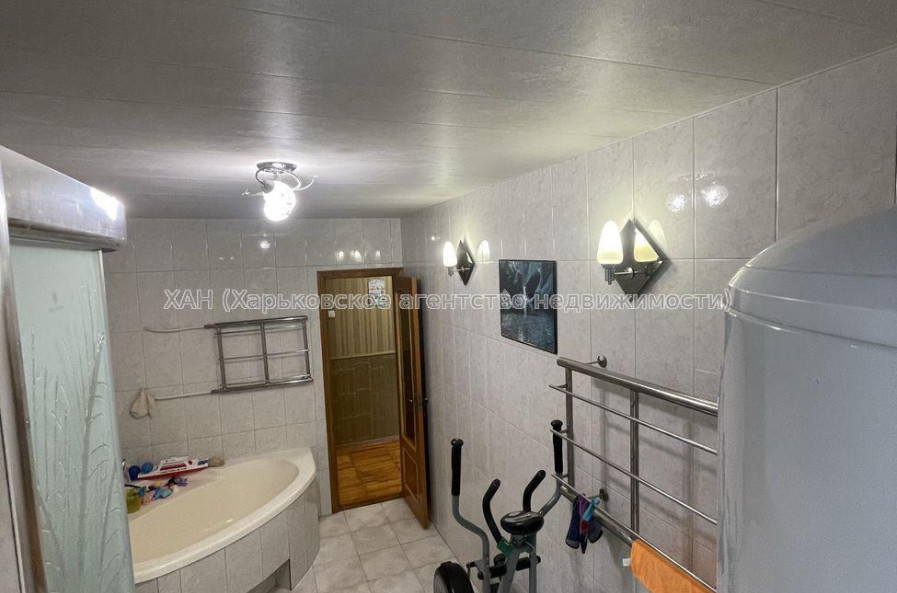 Продам квартиру, Бучмы ул. , 4  ком., 92 м², капитальный ремонт 