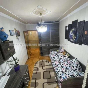 Продам квартиру, Бучмы ул. , 4 кім., 92 м², капитальный ремонт 