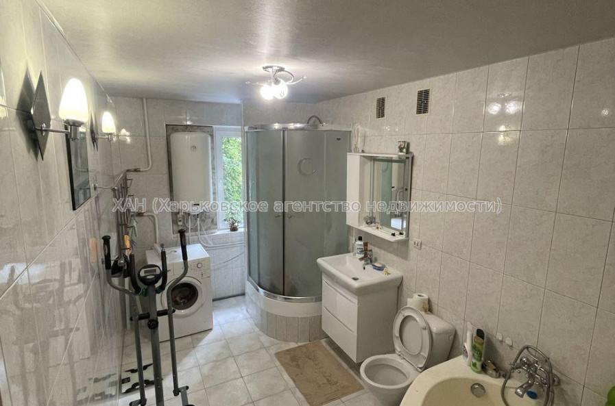Продам квартиру, Бучмы ул. , 4  ком., 92 м², капитальный ремонт 