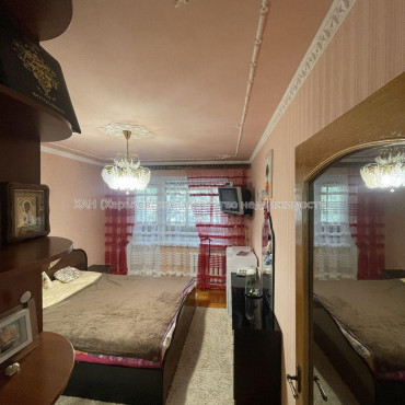 Продам квартиру, Бучмы ул. , 4  ком., 92 м², капитальный ремонт 