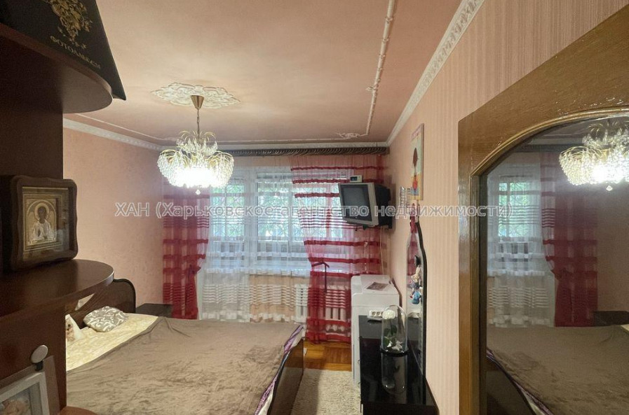 Продам квартиру, Бучмы ул. , 4  ком., 92 м², капитальный ремонт 