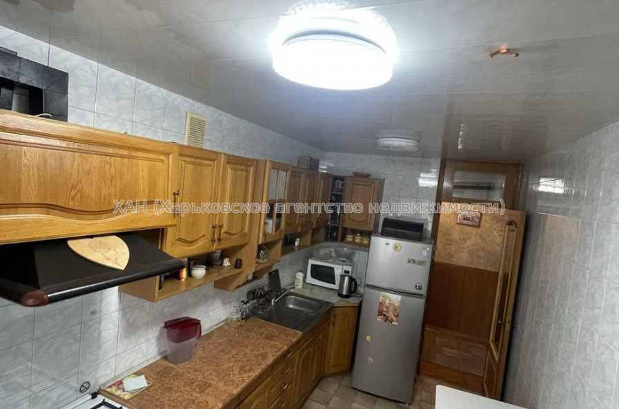 Продам квартиру, Бучмы ул. , 4  ком., 92 м², капитальный ремонт 