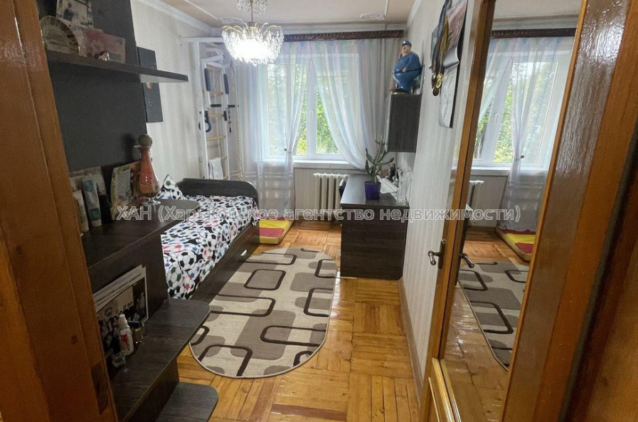 Продам квартиру, Бучмы ул. , 4  ком., 92 м², капитальный ремонт 