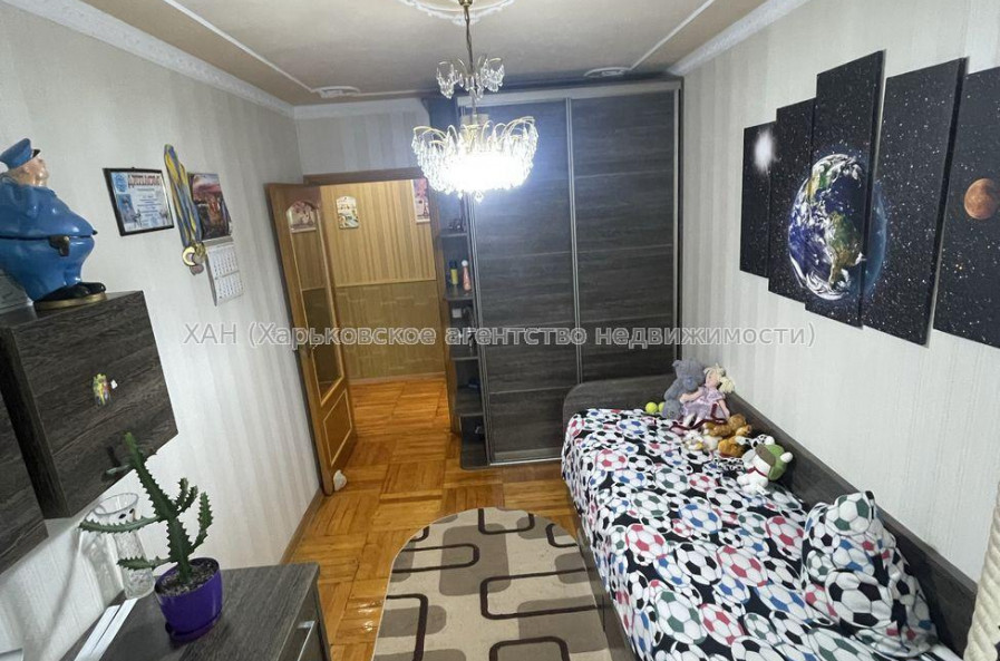 Продам квартиру, Бучмы ул. , 4  ком., 92 м², капитальный ремонт 