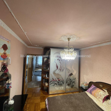 Продам квартиру, Бучмы ул. , 4  ком., 92 м², капитальный ремонт 