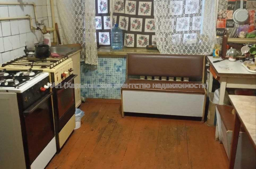 Продам квартиру, 23 Августа ул. , 15 кім., 14 м², косметический ремонт 