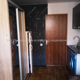 Продам квартиру, 23 Августа ул. , 15  ком., 14 м², косметический ремонт
