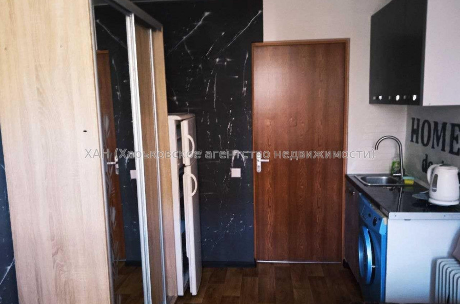 Продам квартиру, 23 Августа ул. , 15  ком., 14 м², косметический ремонт 