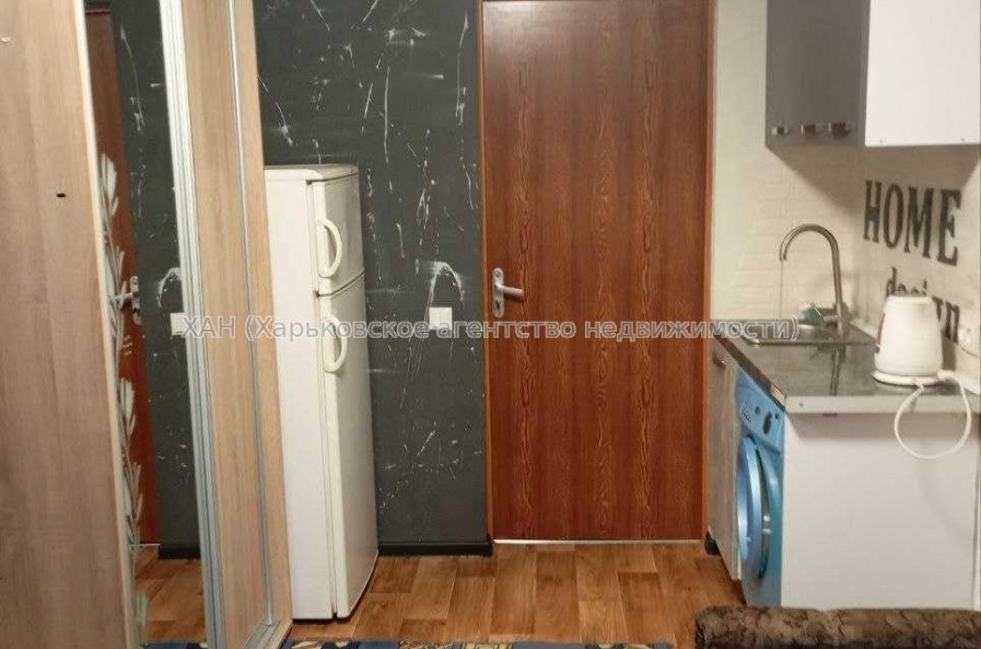 Продам квартиру, 23 Августа ул. , 15 кім., 14 м², косметический ремонт 