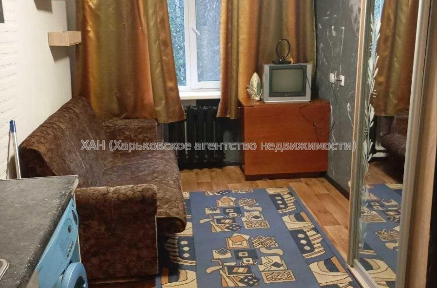 Продам квартиру, 23 Августа ул. , 15 кім., 14 м², косметический ремонт 