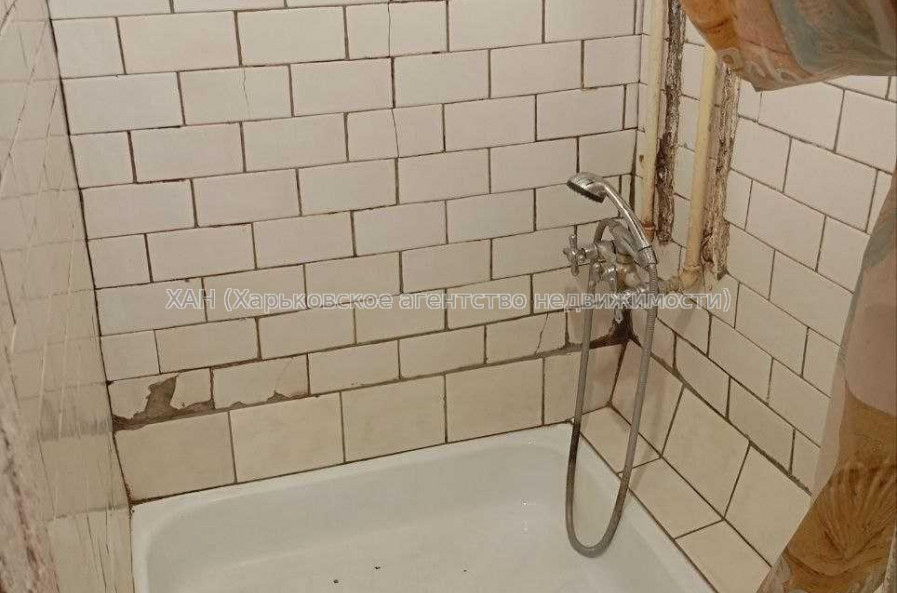 Продам квартиру, 23 Августа ул. , 15 кім., 14 м², косметический ремонт 