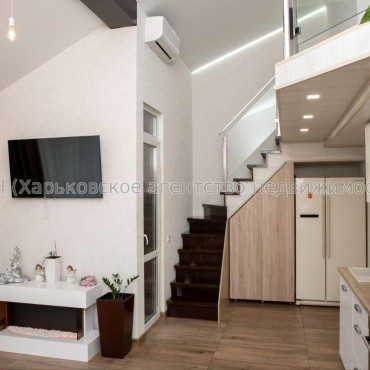 Продам квартиру, Белобровский пер. , 3  ком., 62 м², авторский дизайн 