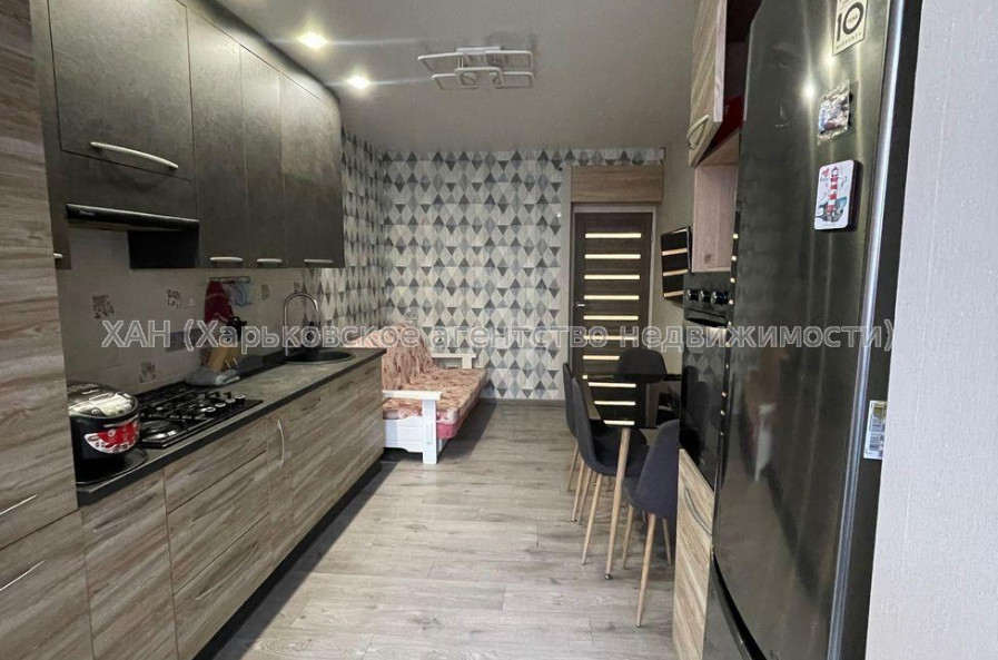 Продам квартиру, Мирная ул. , 2 кім., 80 м², капитальный ремонт 